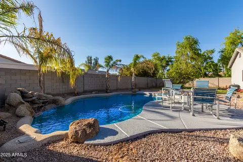 Exterior - 4202 S 76th Ln, Phoenix, AZ 85043 photo 2 of 5