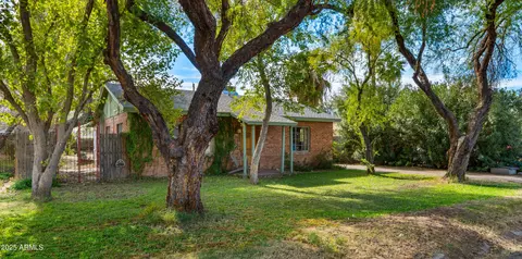 2533 E Cheery Lynn Rd, Phoenix, AZ 85016 photo 2