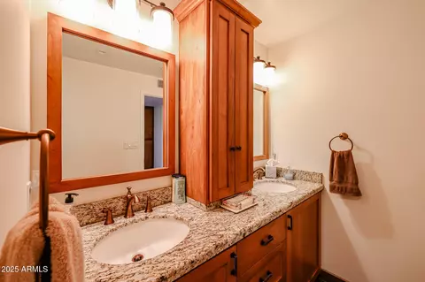 Bath - 5306 N 20th St, Phoenix, AZ 85016 photo 3 of 8