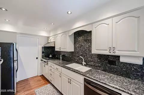 Kitchen - 5306 N 20th St, Phoenix, AZ 85016 photo 3 of 4