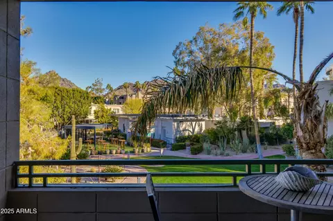 2802 E Camino Acequia Dr #16, Phoenix, AZ 85016
