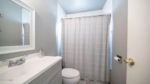 Bath - 501 E Kinderman Dr, Avondale, AZ 85323 photo 1 of 1