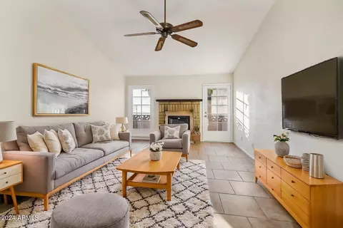 4648 W Continental Dr, Glendale, AZ 85308