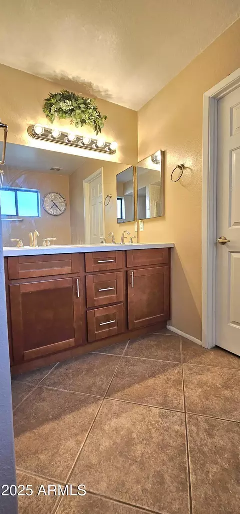 Bath - 7764 N 19th Dr, Phoenix, AZ 85021 photo 2 of 3