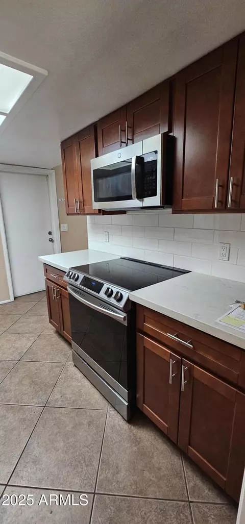 Kitchen - 7764 N 19th Dr, Phoenix, AZ 85021 photo 2 of 4
