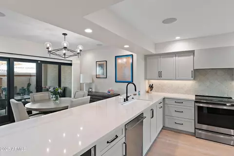 Kitchen - 2430 E Palo Verde Dr, Phoenix, AZ 85016 photo 2 of 4