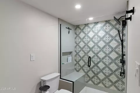Bath - 2430 E Palo Verde Dr, Phoenix, AZ 85016 photo 6 of 6