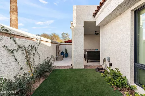 Exterior - 2430 E Palo Verde Dr, Phoenix, AZ 85016 photo 3 of 5