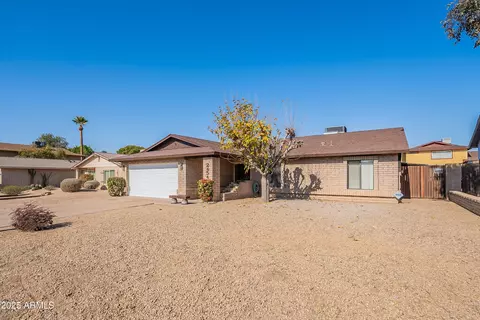 2454 W Hearn Rd, Phoenix, AZ 85023 photo 2