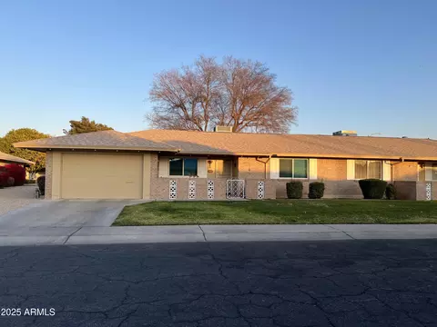 10604 W Camelot Cir, Sun City, AZ 85351