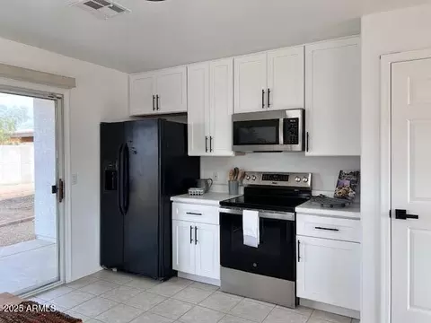 Kitchen - 1302 E 30th Ave, Apache Junction, AZ 85119 photo 2 of 3