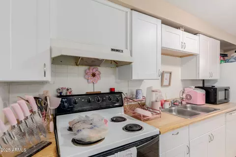 Kitchen - 122 E 14th Pl, Mesa, AZ 85201 photo 6 of 6