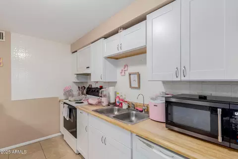 Kitchen - 122 E 14th Pl, Mesa, AZ 85201 photo 5 of 6