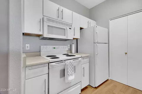 Kitchen - 3302 N 7th St #366, Phoenix, AZ 85014 photo 2 of 2