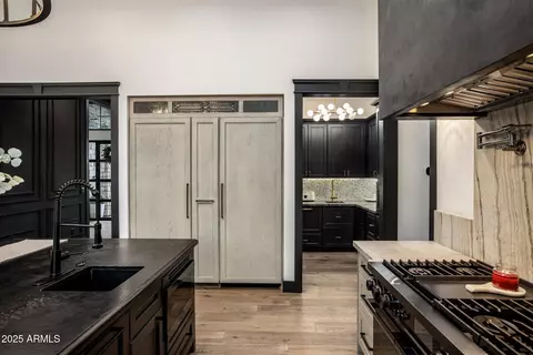 Kitchen - 5712 E Calle Camelia --, Phoenix, AZ 85018 photo 2 of 4