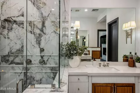 Bath - 5712 E Calle Camelia --, Phoenix, AZ 85018 photo 2 of 7