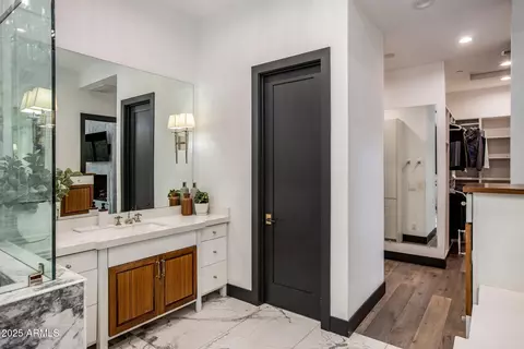 Bath - 5712 E Calle Camelia --, Phoenix, AZ 85018 photo 3 of 7
