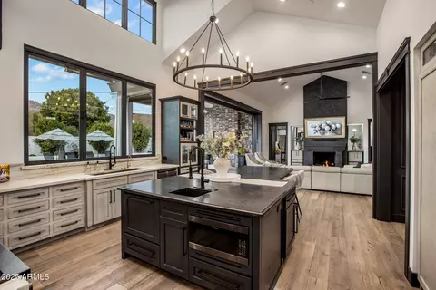 Kitchen - 5712 E Calle Camelia --, Phoenix, AZ 85018 photo 3 of 4