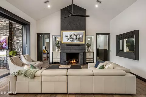 Living - 5712 E Calle Camelia --, Phoenix, AZ 85018 photo 1 of 4