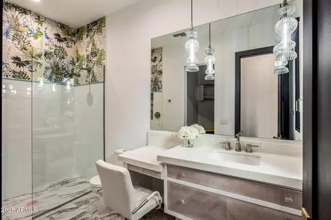 Bath - 5712 E Calle Camelia --, Phoenix, AZ 85018 photo 4 of 7