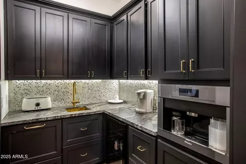 Kitchen - 5712 E Calle Camelia --, Phoenix, AZ 85018 photo 4 of 4