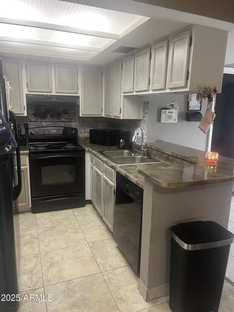 4730 W Northern Ave #1076, Glendale, AZ 85301