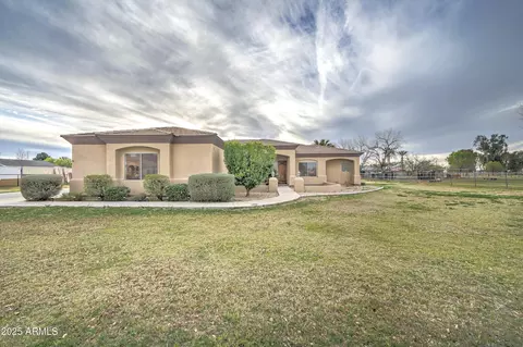 Exterior - 1716 S 141st Pl, Gilbert, AZ 85295 photo 2 of 17