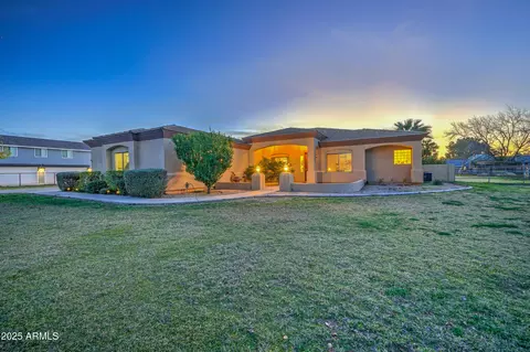 Exterior - 1716 S 141st Pl, Gilbert, AZ 85295 photo 11 of 17