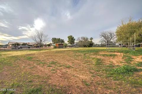 Exterior - 1716 S 141st Pl, Gilbert, AZ 85295 photo 5 of 17