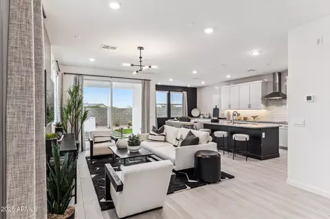 1107 E Mcneil St, Phoenix, AZ 85042 photo 2