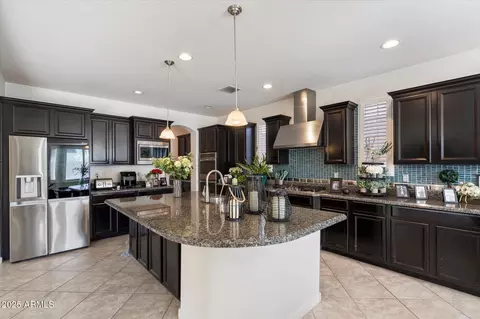 Kitchen - 2901 E Iris Dr, Chandler, AZ 85286 photo 3 of 4