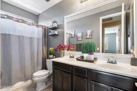 Bath - 2901 E Iris Dr, Chandler, AZ 85286 photo 3 of 3