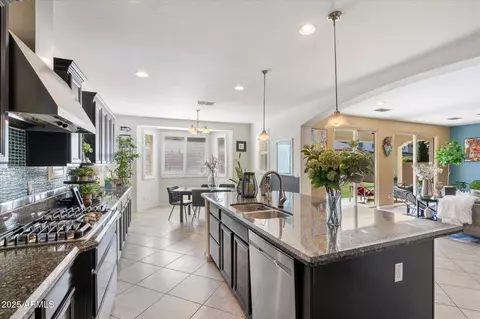Kitchen - 2901 E Iris Dr, Chandler, AZ 85286 photo 2 of 4