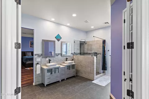 Bath - 2822 E Clifton Ct, Gilbert, AZ 85295 photo 2 of 12