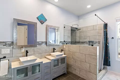 Bath - 2822 E Clifton Ct, Gilbert, AZ 85295 photo 4 of 12