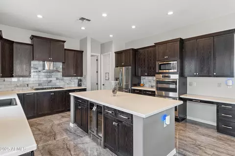 Kitchen - 2822 E Clifton Ct, Gilbert, AZ 85295 photo 4 of 5