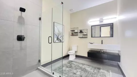 Bath - 4201 N 18th Pl, Phoenix, AZ 85016 photo 5 of 10
