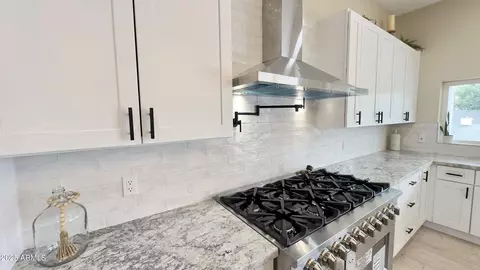 Kitchen - 4201 N 18th Pl, Phoenix, AZ 85016 photo 3 of 7