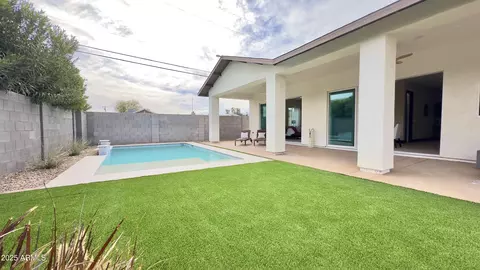 Exterior - 4201 N 18th Pl, Phoenix, AZ 85016 photo 5 of 6