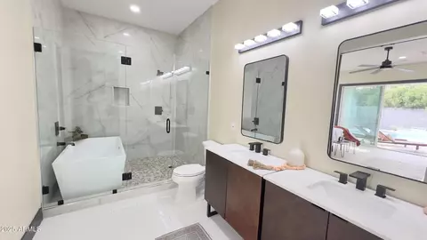 Bath - 4201 N 18th Pl, Phoenix, AZ 85016 photo 7 of 10