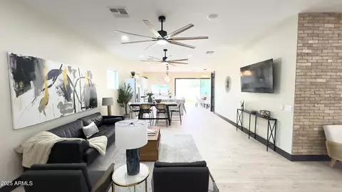 Entry Way - 4201 N 18th Pl, Phoenix, AZ 85016 photo 7 of 10