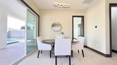 Dining - 4201 N 18th Pl, Phoenix, AZ 85016 photo 1 of 2