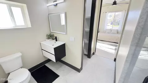 Bath - 4201 N 18th Pl, Phoenix, AZ 85016 photo 3 of 10