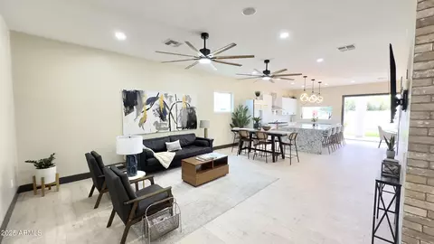 Entry Way - 4201 N 18th Pl, Phoenix, AZ 85016 photo 8 of 10
