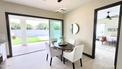 Dining - 4201 N 18th Pl, Phoenix, AZ 85016 photo 2 of 2
