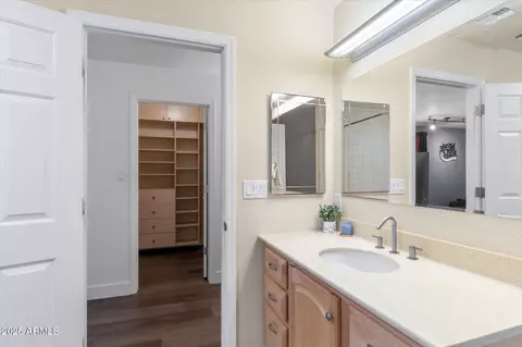 Bath - 2850 E Cortez St, Phoenix, AZ 85028 photo 1 of 6