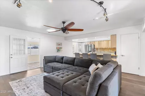 Living - 2850 E Cortez St, Phoenix, AZ 85028 photo 1 of 2