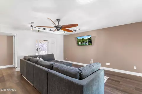 Living - 2850 E Cortez St, Phoenix, AZ 85028 photo 2 of 2