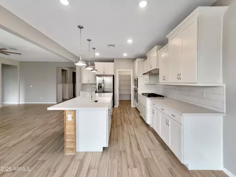 Kitchen - 10211 E Wavelength Ave, Mesa, AZ 85212 photo 2 of 3