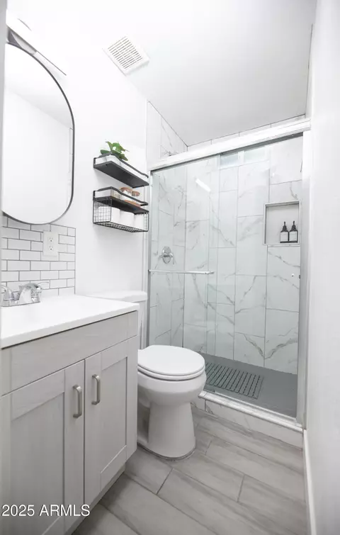 Bath - 1905 E Brill St, Phoenix, AZ 85006 photo 2 of 2